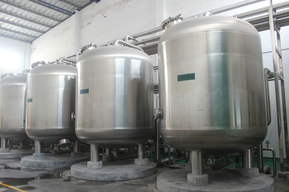 廣(guang)州(zhou)某(mou)某啤酒(jiu)100噸過濾(lv)輭(ruan)化(hua)水工(gong)程(cheng)